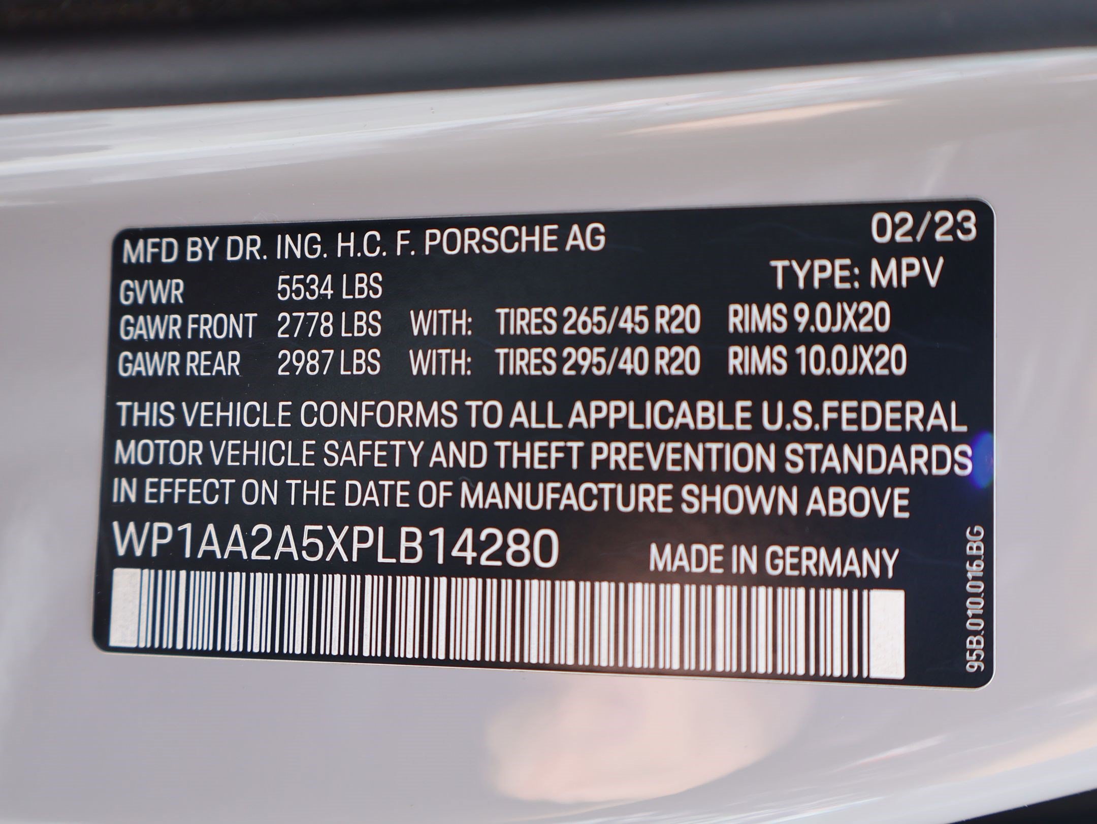 Used 2023 Porsche Macan AWD/4WD image 35