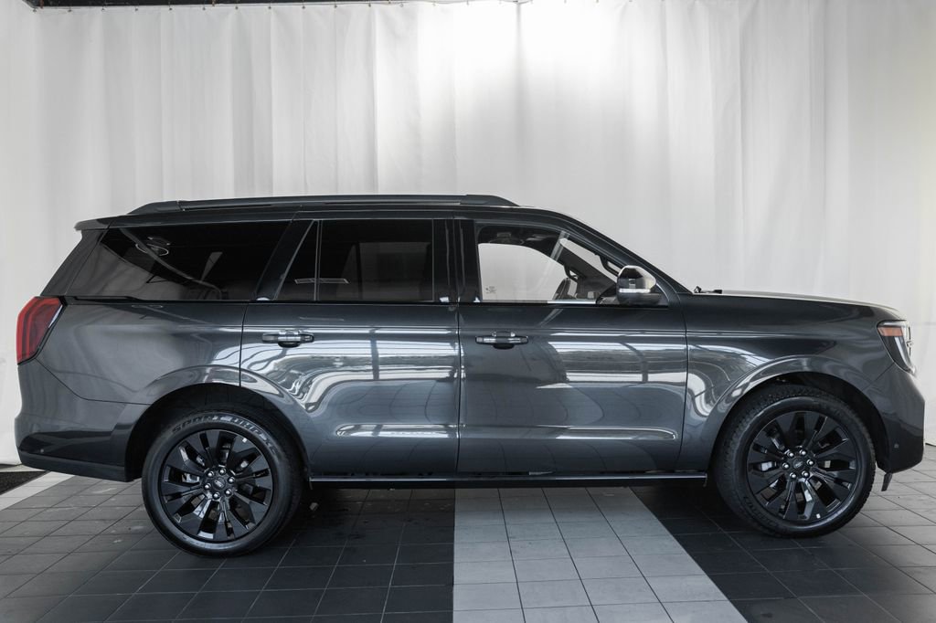 Used 2025 Ford Expedition Platinum w/ Stealth Appearance Package AWD/4WD image 3