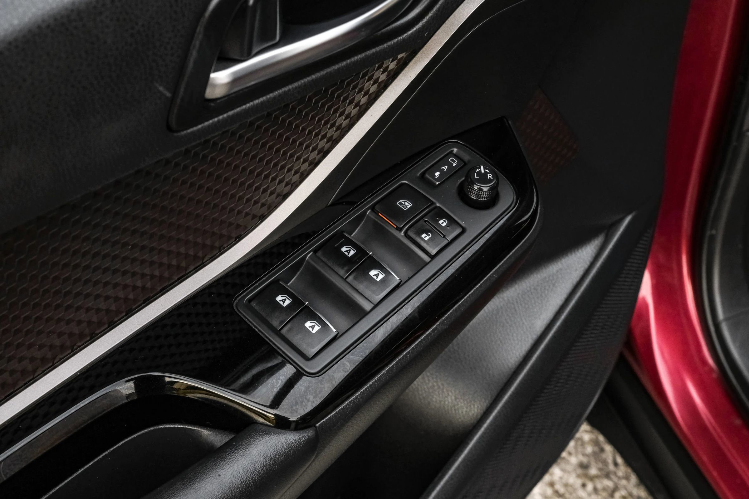 Used 2019 Toyota C-HR Limited image 42