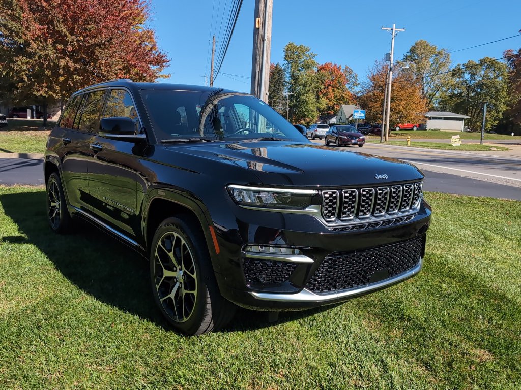 Used 2022 Jeep Grand Cherokee Summit AWD/4WD image 3