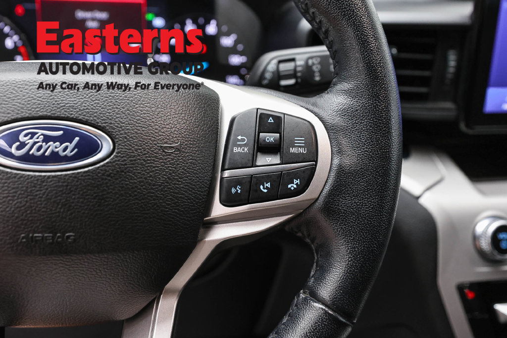 Used 2023 Ford Explorer XLT AWD/4WD image 17