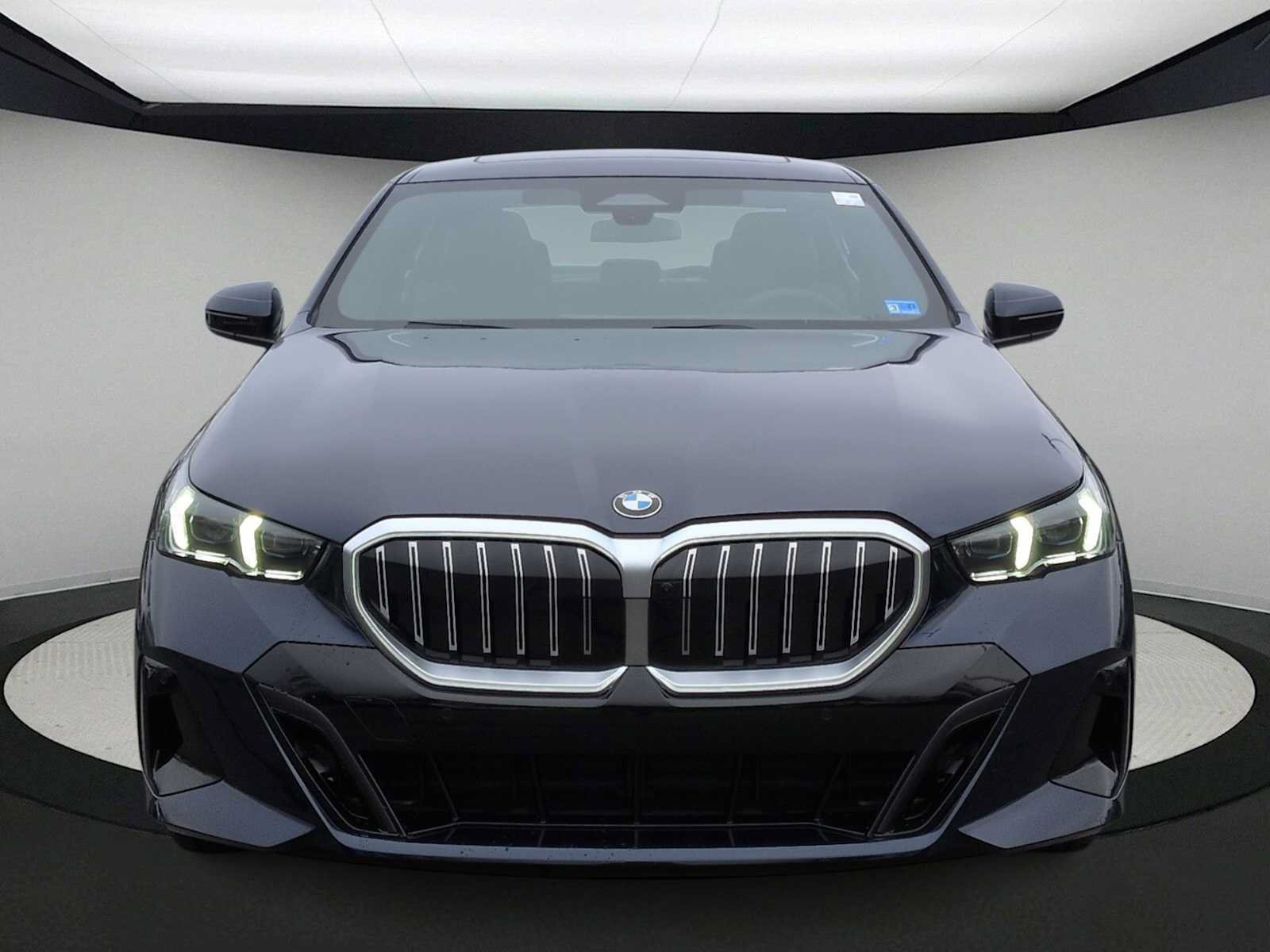 Used 2026 BMW 530i xDrive w/ M Sport Package AWD/4WD image 3