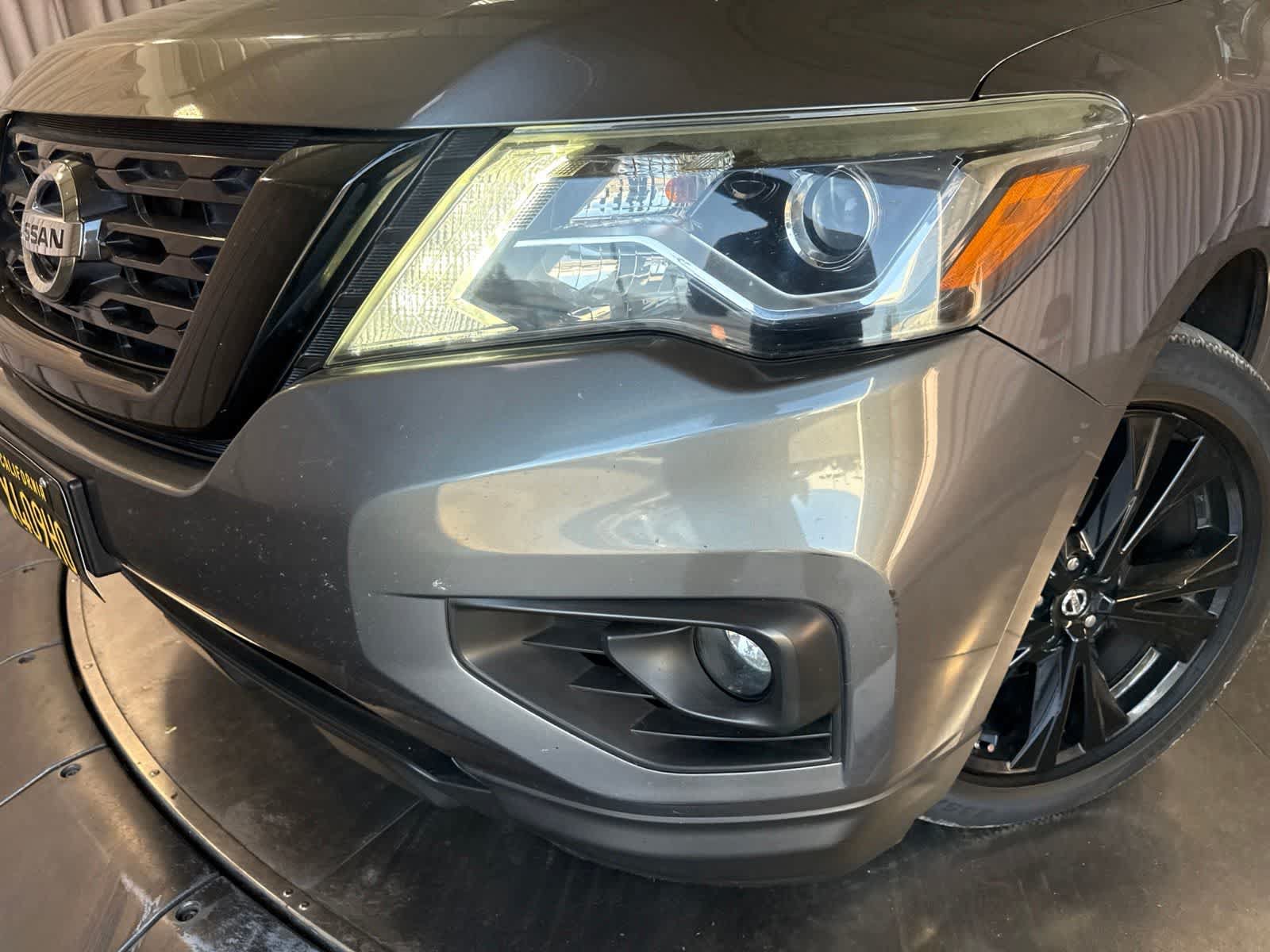 Used 2018 Nissan Pathfinder SL w/ Midnight Edition Package FWD image 9