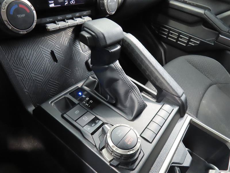 Used 2025 Toyota 4Runner SR5 AWD/4WD image 23
