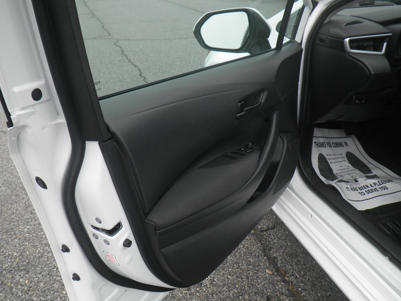 Used 2025 Toyota Corolla LE FWD image 16