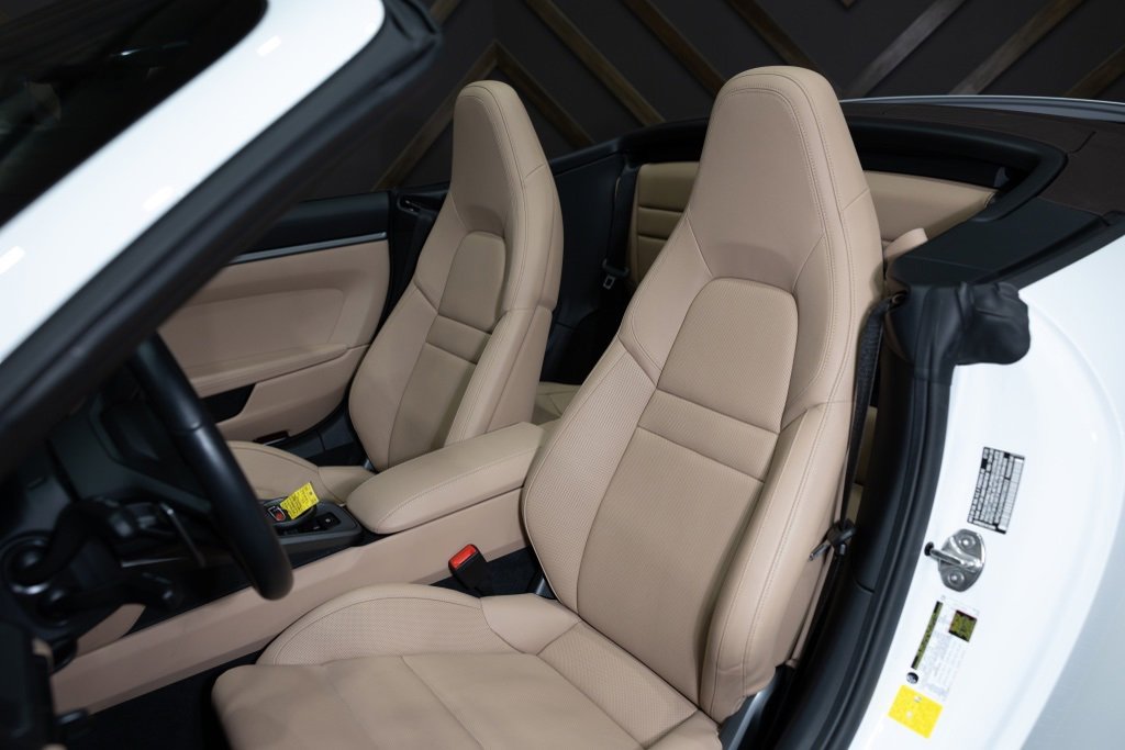 Used 2024 Porsche 911 Carrera image 5