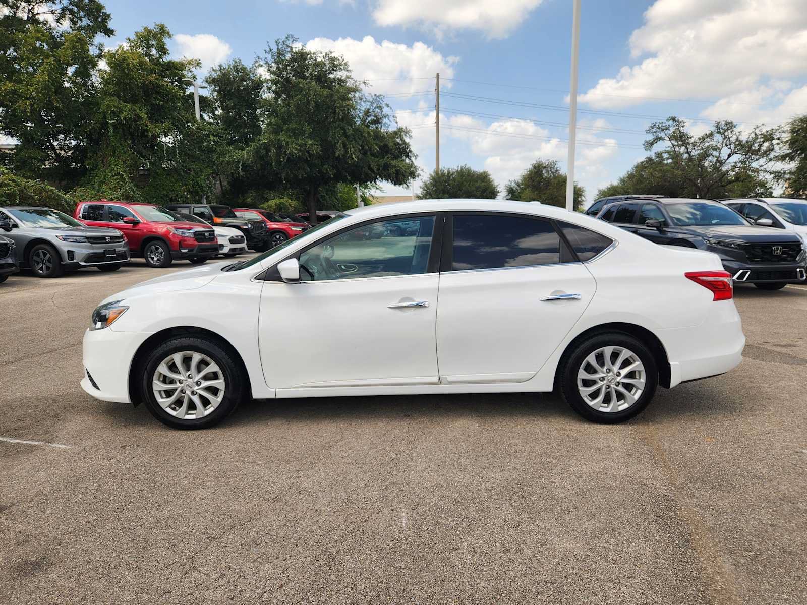 Used 2019 Nissan Sentra SV w/ Exterior Package FWD image 4