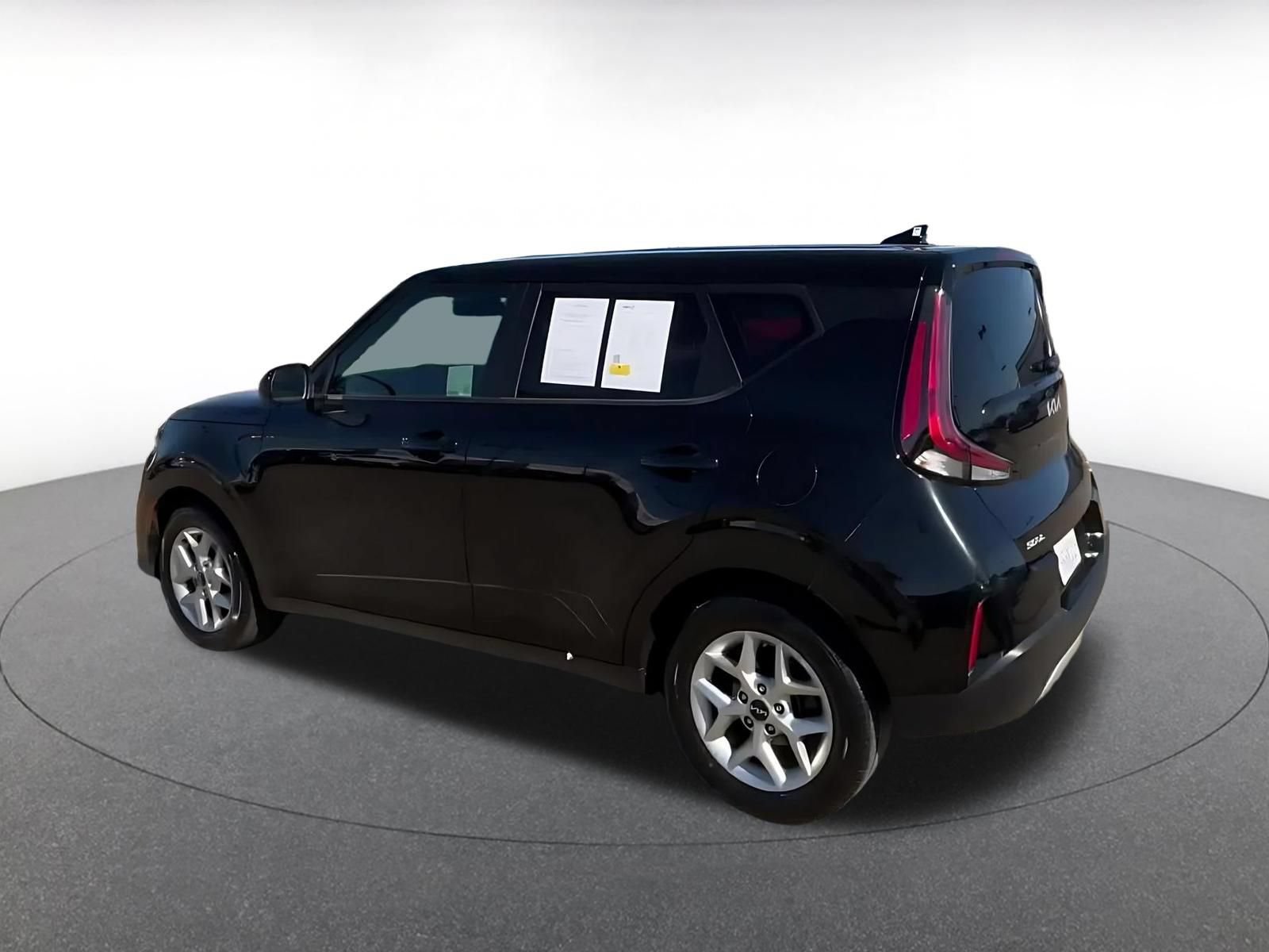 Used 2025 Kia Soul LX w/ LX Technology Package FWD image 10