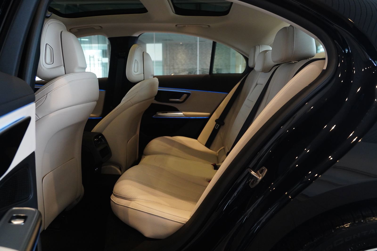 Used 2025 Mercedes-Benz E 350 4MATIC Sedan image 14