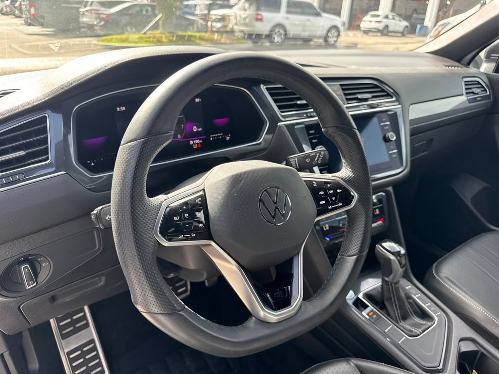Used 2022 Volkswagen Tiguan SE R-Line FWD image 9
