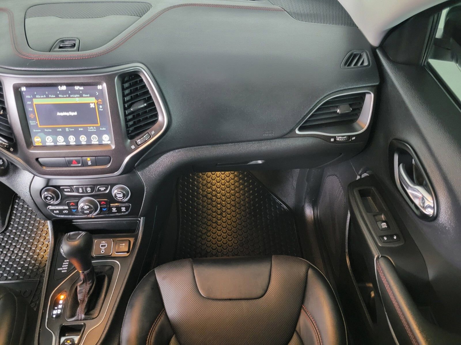 Used 2022 Jeep Cherokee Trailhawk w/ Sound & Nav Group image 25