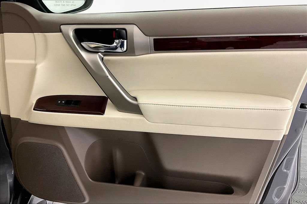 Used 2015 Lexus GX 460 w/ Premium Package AWD/4WD image 25