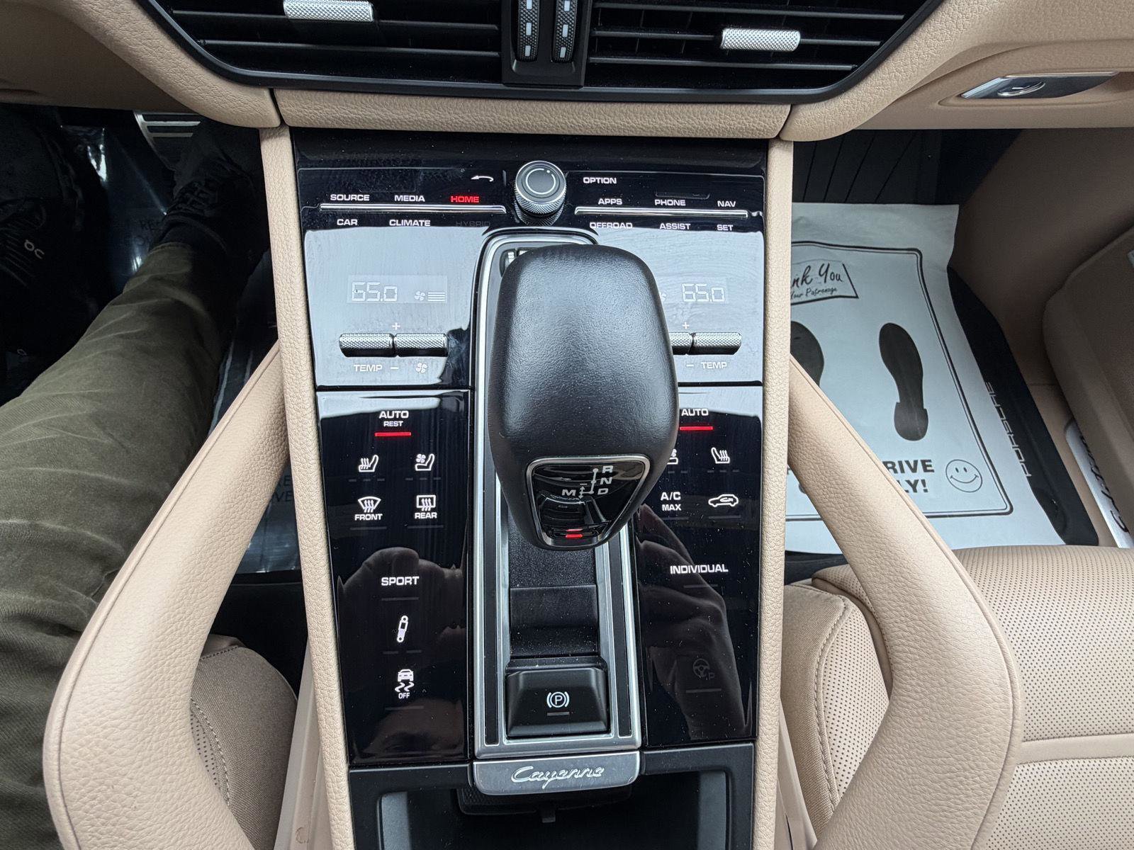 Used 2023 Porsche Cayenne S Platinum AWD/4WD image 21