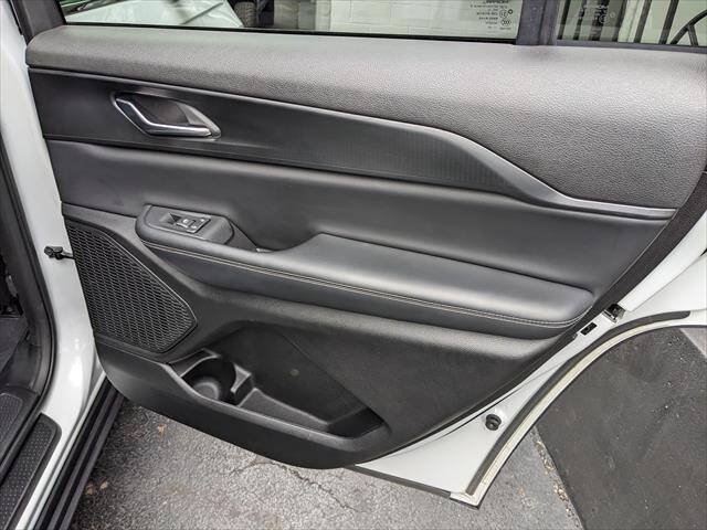 Used 2023 Jeep Grand Cherokee L Laredo AWD/4WD image 19