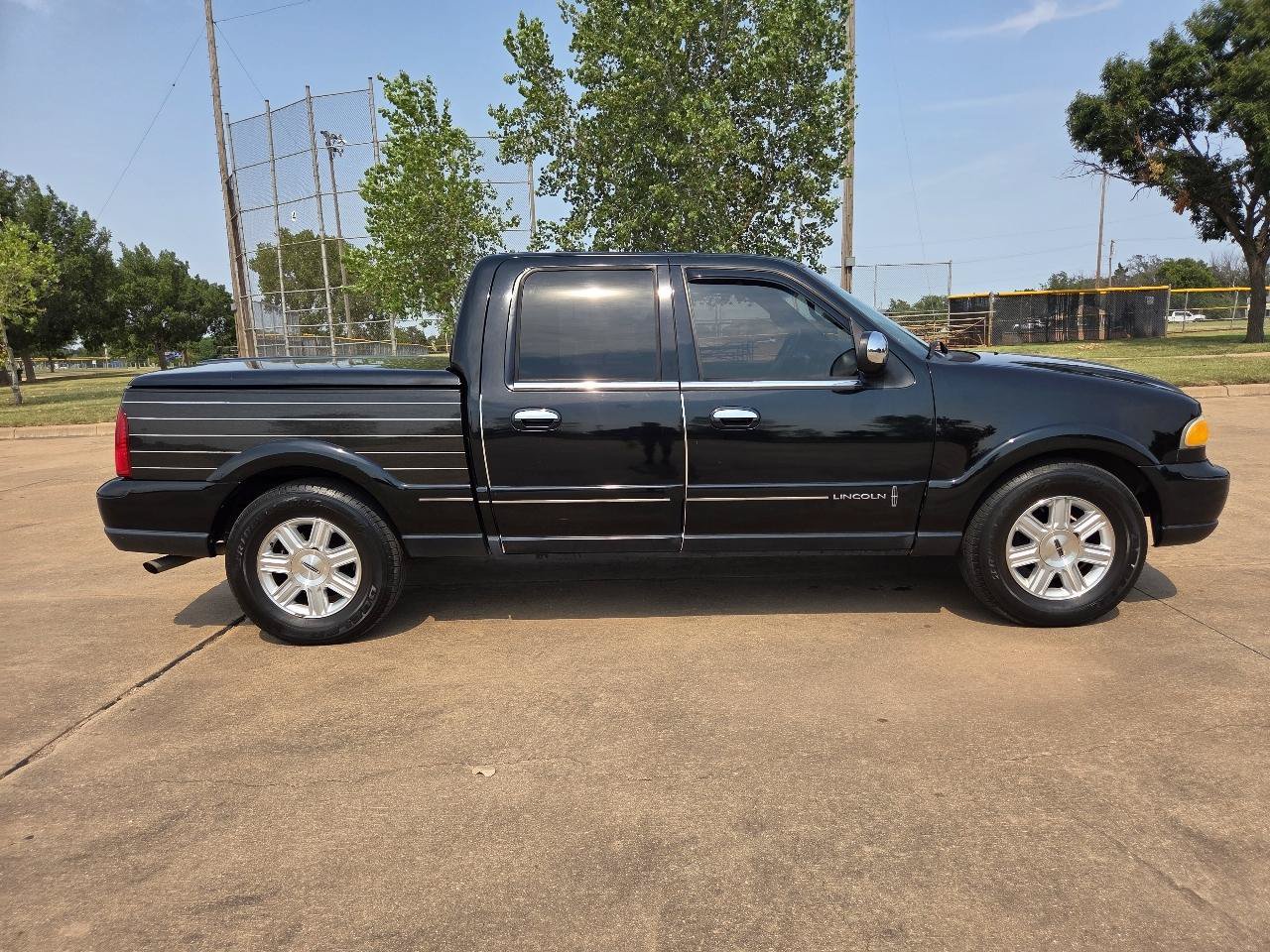 Used 2002 Lincoln Blackwood RWD image 22