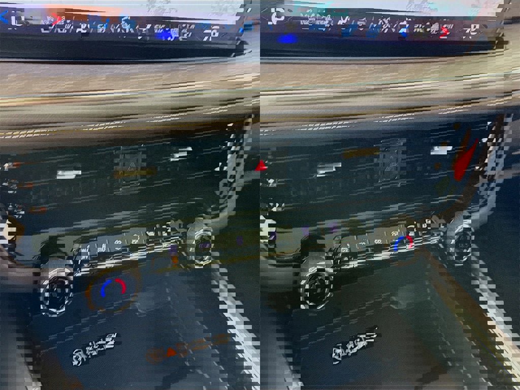 New 2025 Chevrolet Suburban Premier image 11