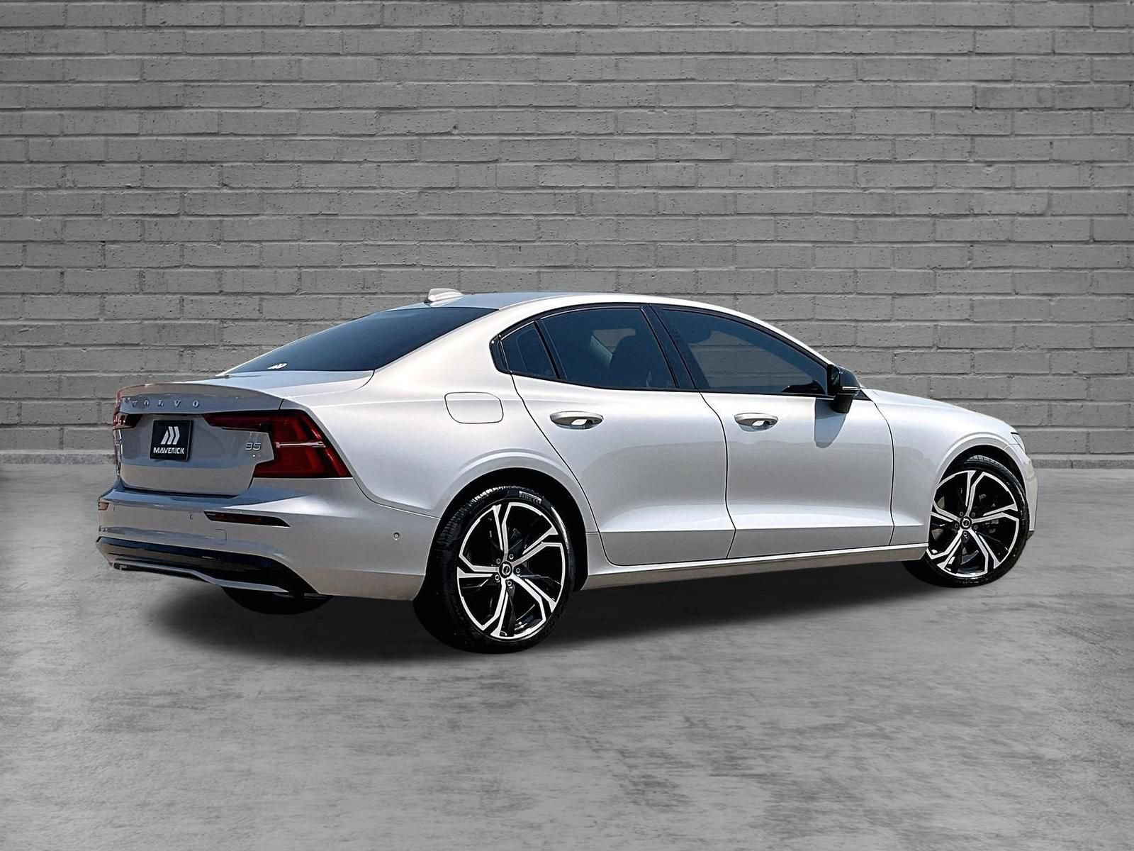 Used 2024 Volvo S60 B5 Plus FWD image 5