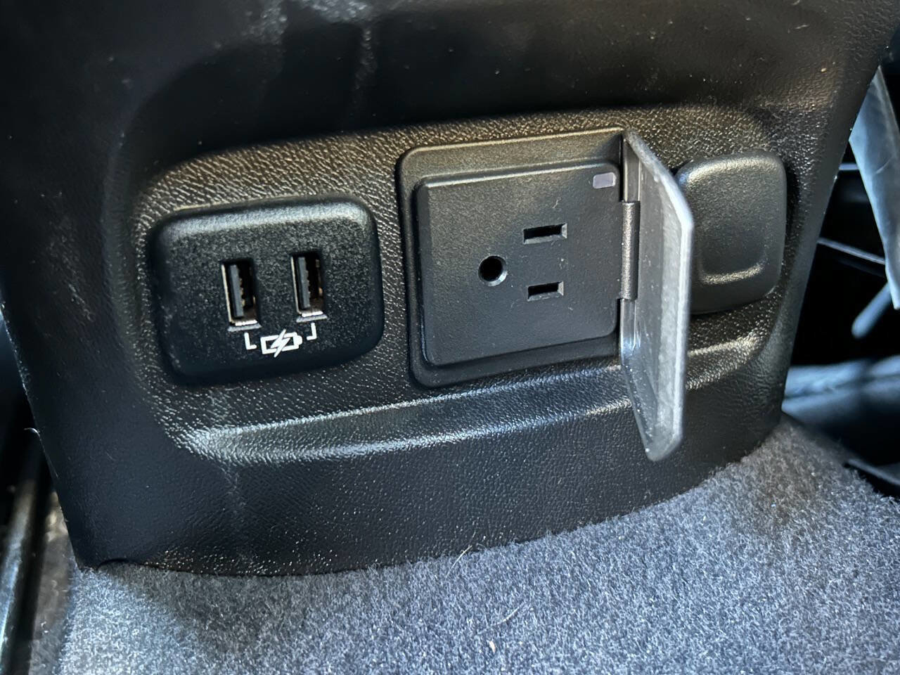 Used 2017 Chevrolet Malibu LT image 31