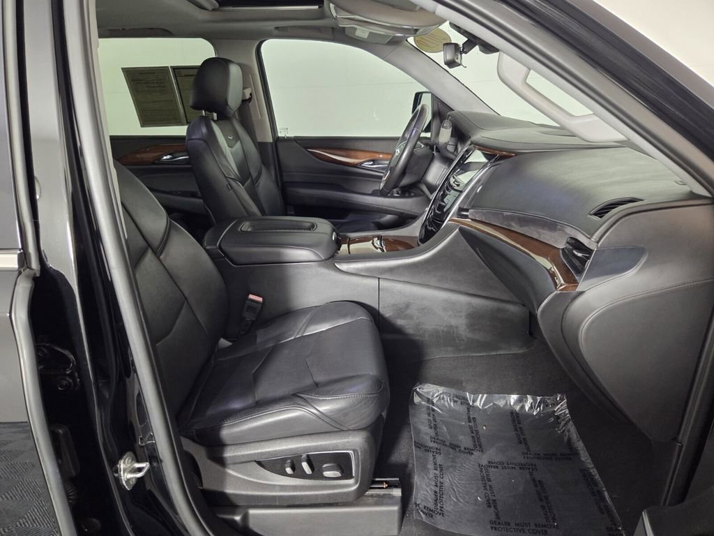 Used 2019 Cadillac Escalade ESV Luxury RWD image 32