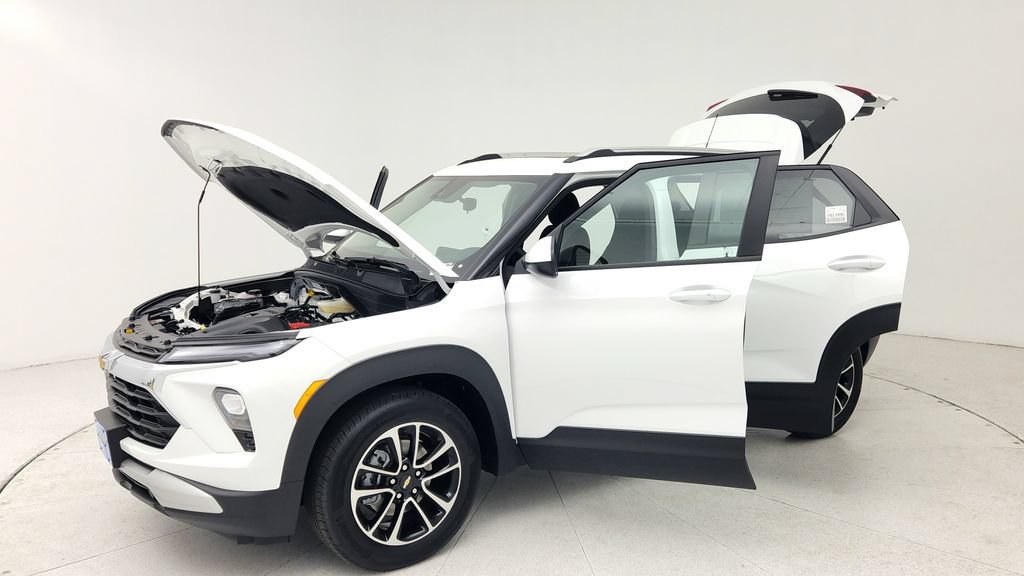 New 2026 Chevrolet TrailBlazer LT w/ LT Cold Weather Package FWD image 11