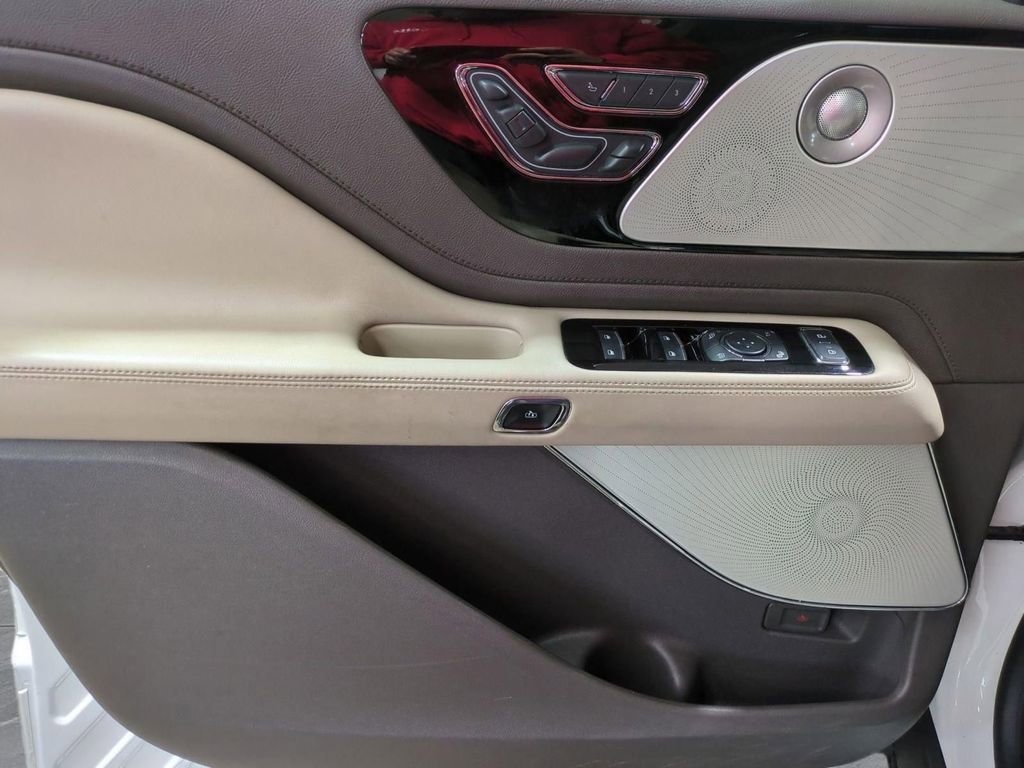 Certified 2020 Lincoln Aviator Reserve w/ Equipment Group 202A image 15