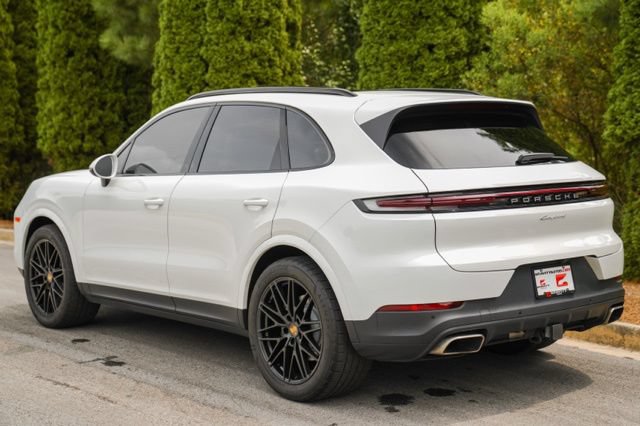 Used 2024 Porsche Cayenne AWD/4WD image 17
