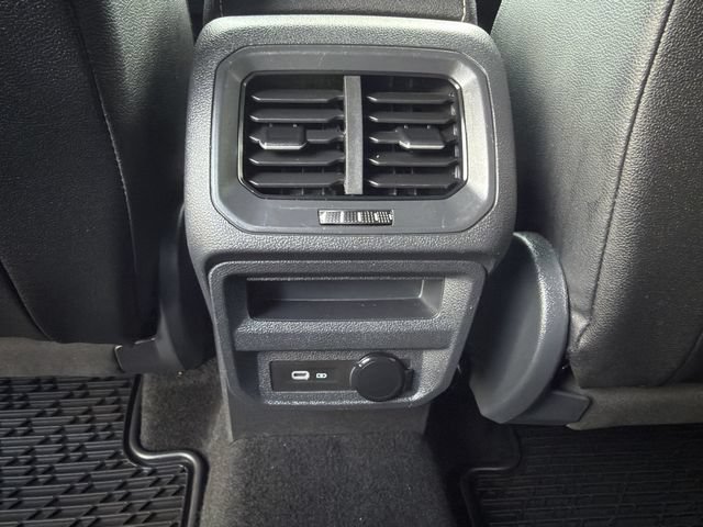 Used 2024 Volkswagen Tiguan SE R-Line FWD image 27