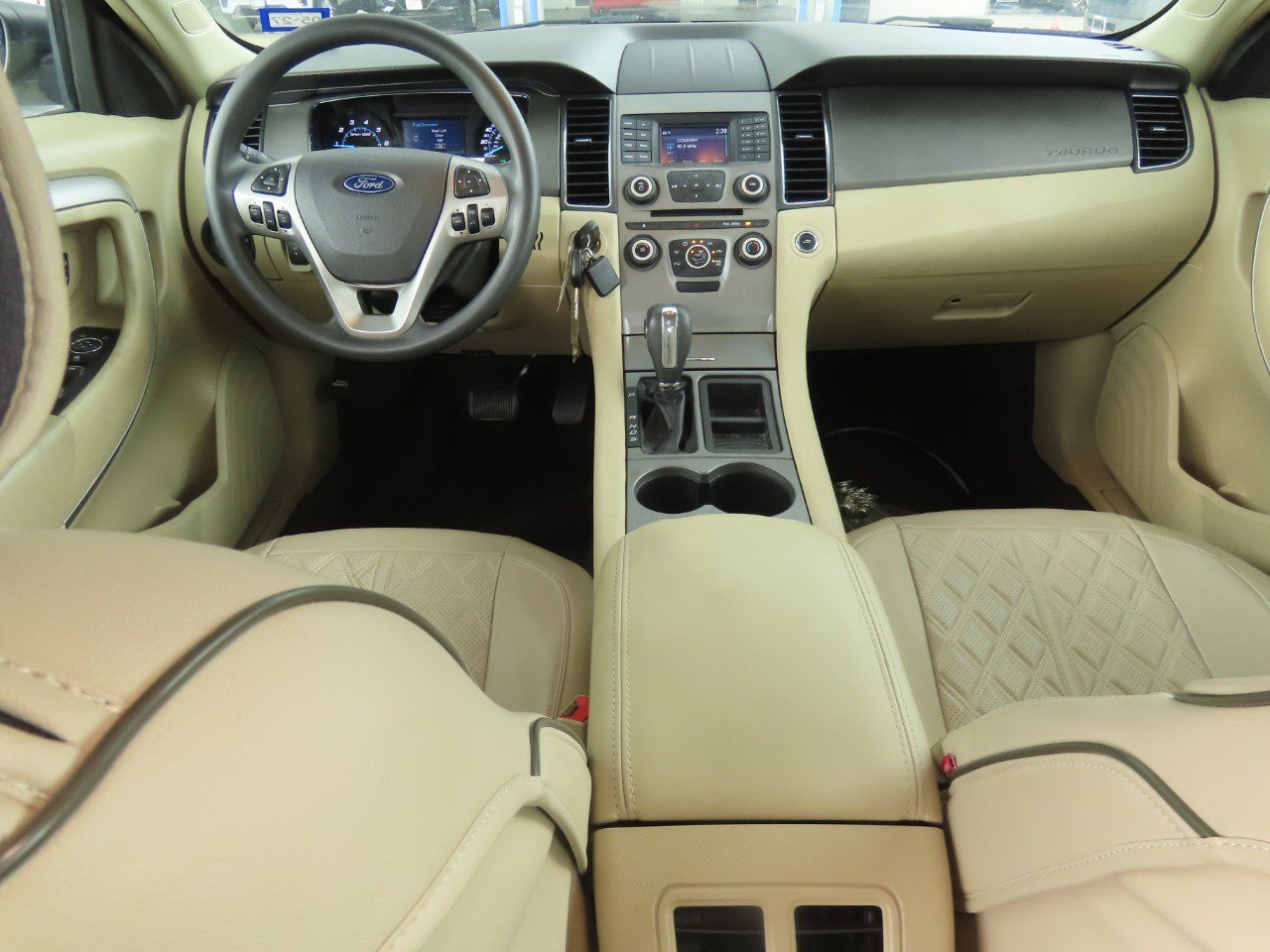 Used 2017 Ford Taurus SE FWD image 22
