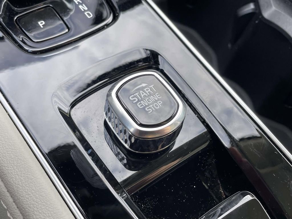 Used 2026 Volvo XC90 B6 Ultra w/ Lounge Package image 45