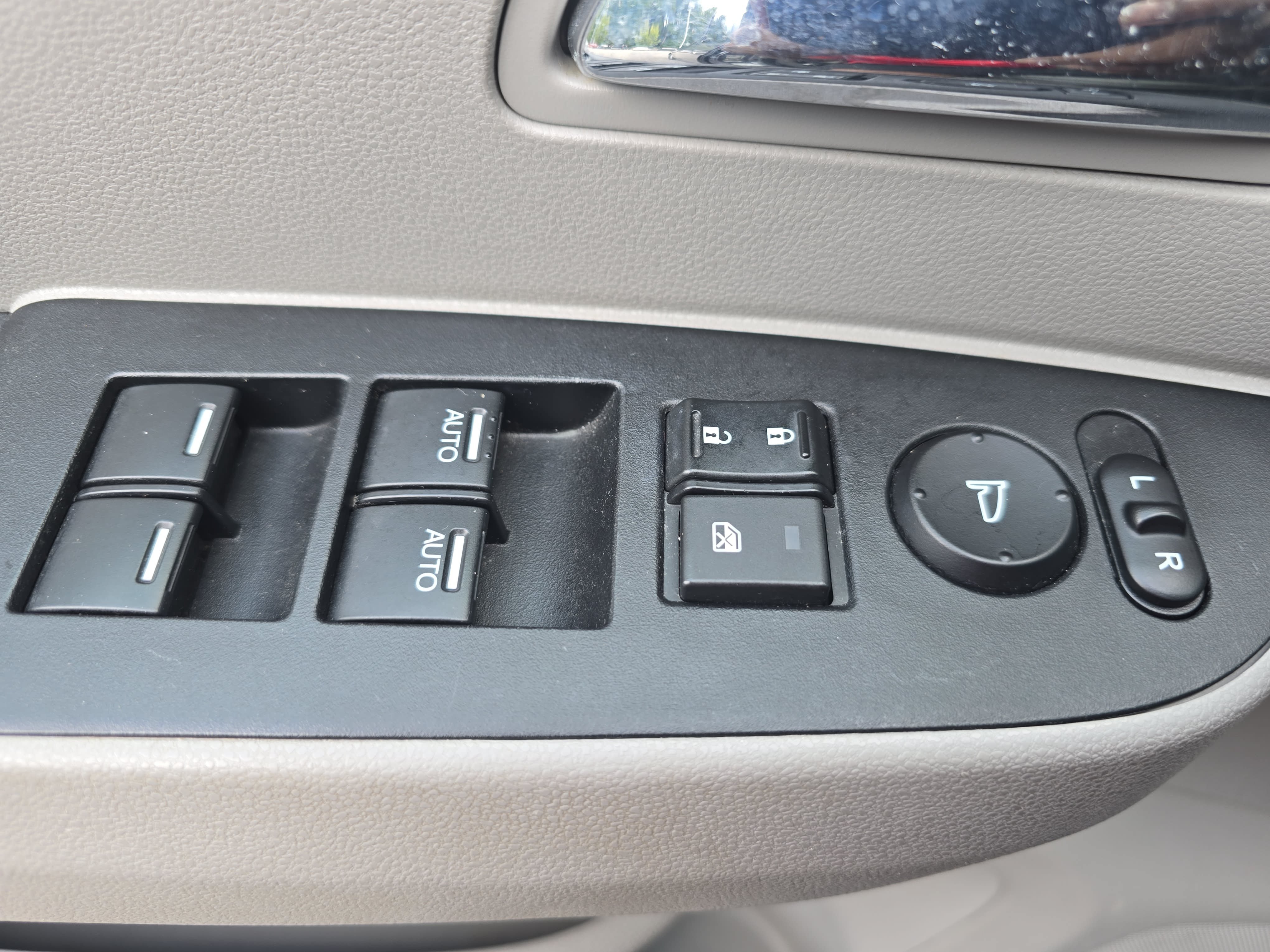 Used 2016 Honda Odyssey EX-L image 24