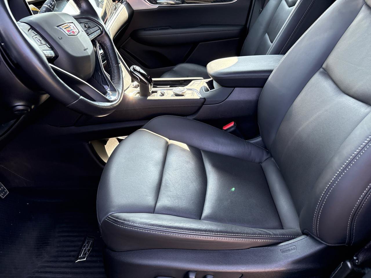 Used 2024 Cadillac XT6 Premium Luxury w/ LPO, Floor Liner Package AWD/4WD image 17