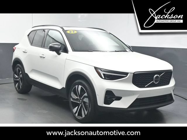 Certified 2025 Volvo XC40 B5 Ultra AWD/4WD image 1