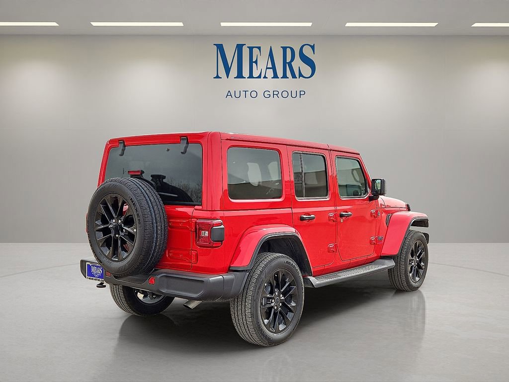 Used 2025 Jeep Wrangler Sahara 4xe image 5