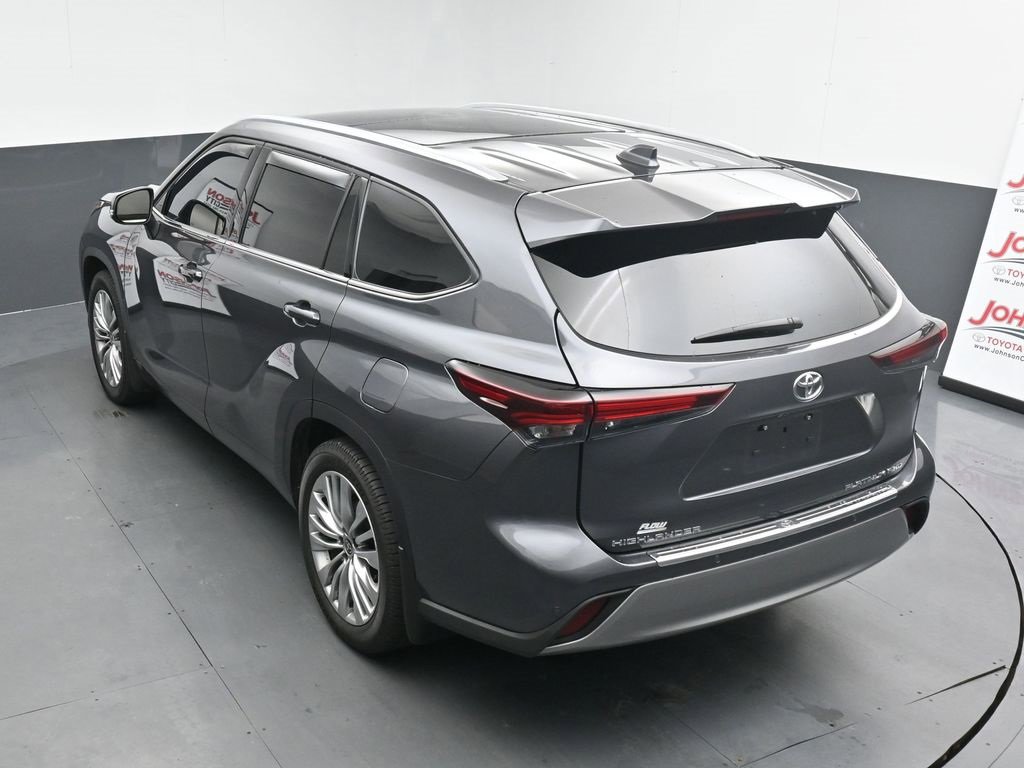 Used 2025 Toyota Highlander Platinum image 14