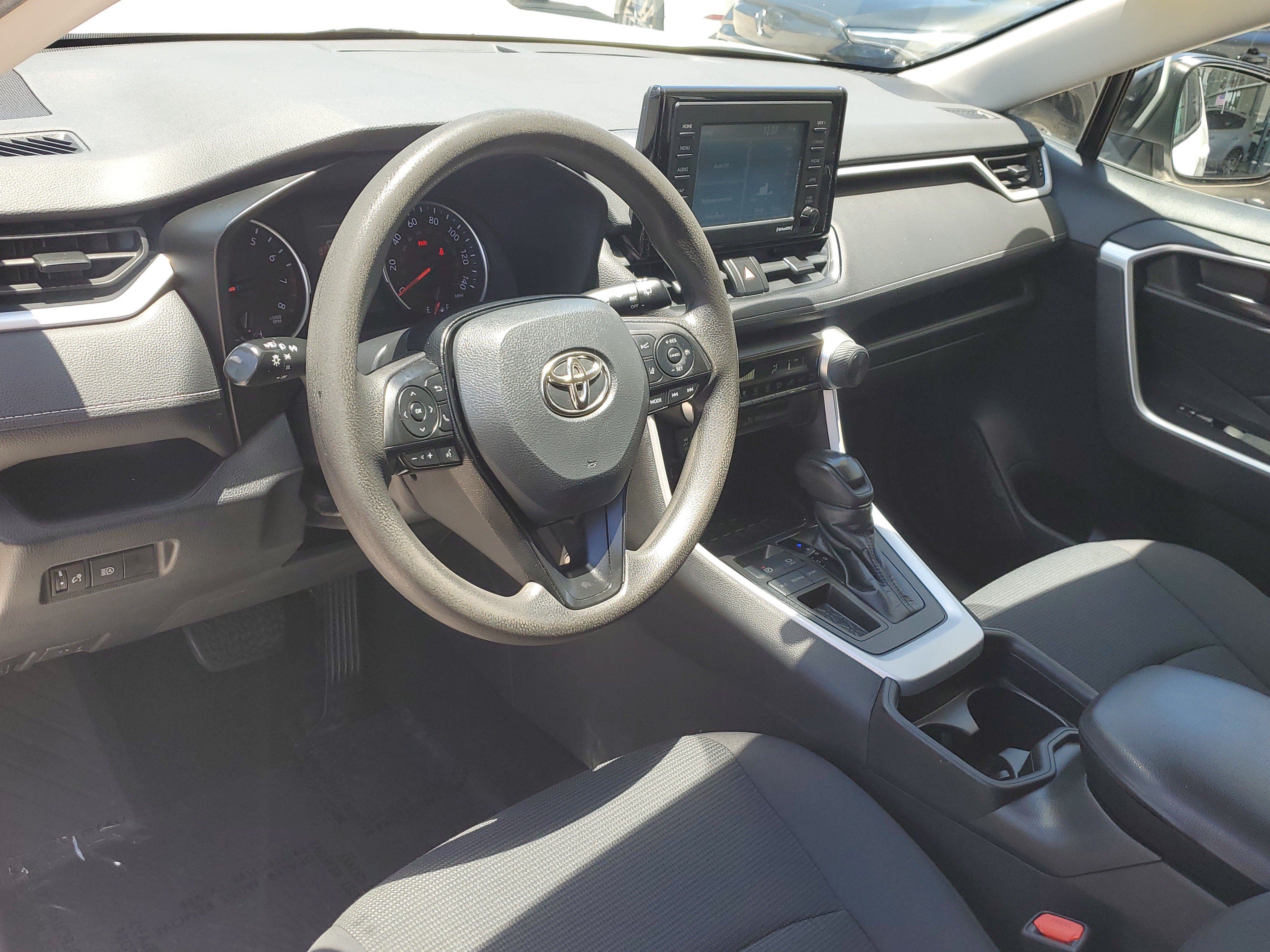 Used 2021 Toyota RAV4 LE FWD image 18