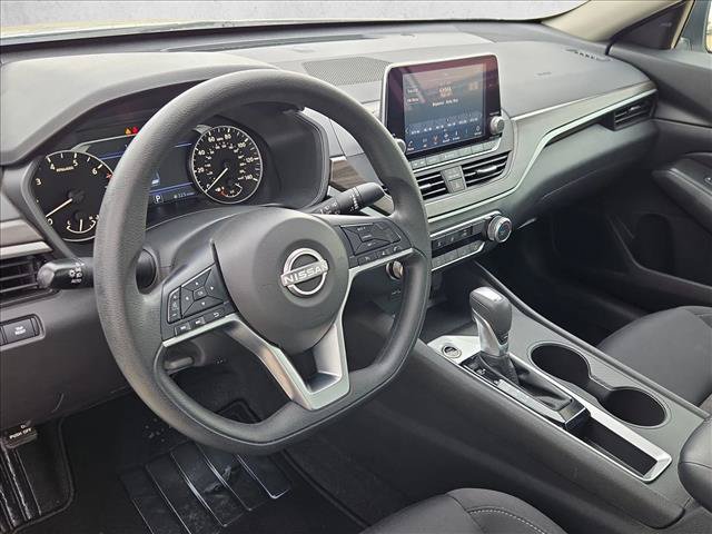 Used 2025 Nissan Altima 2.5 SV FWD image 10