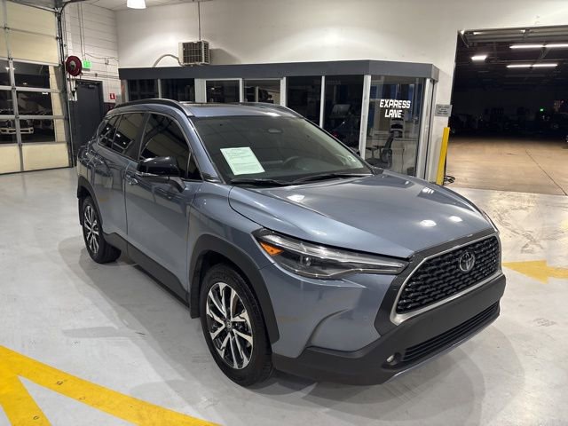 Used 2025 Toyota Corolla Cross XLE w/ Convenience Package AWD/4WD image 4