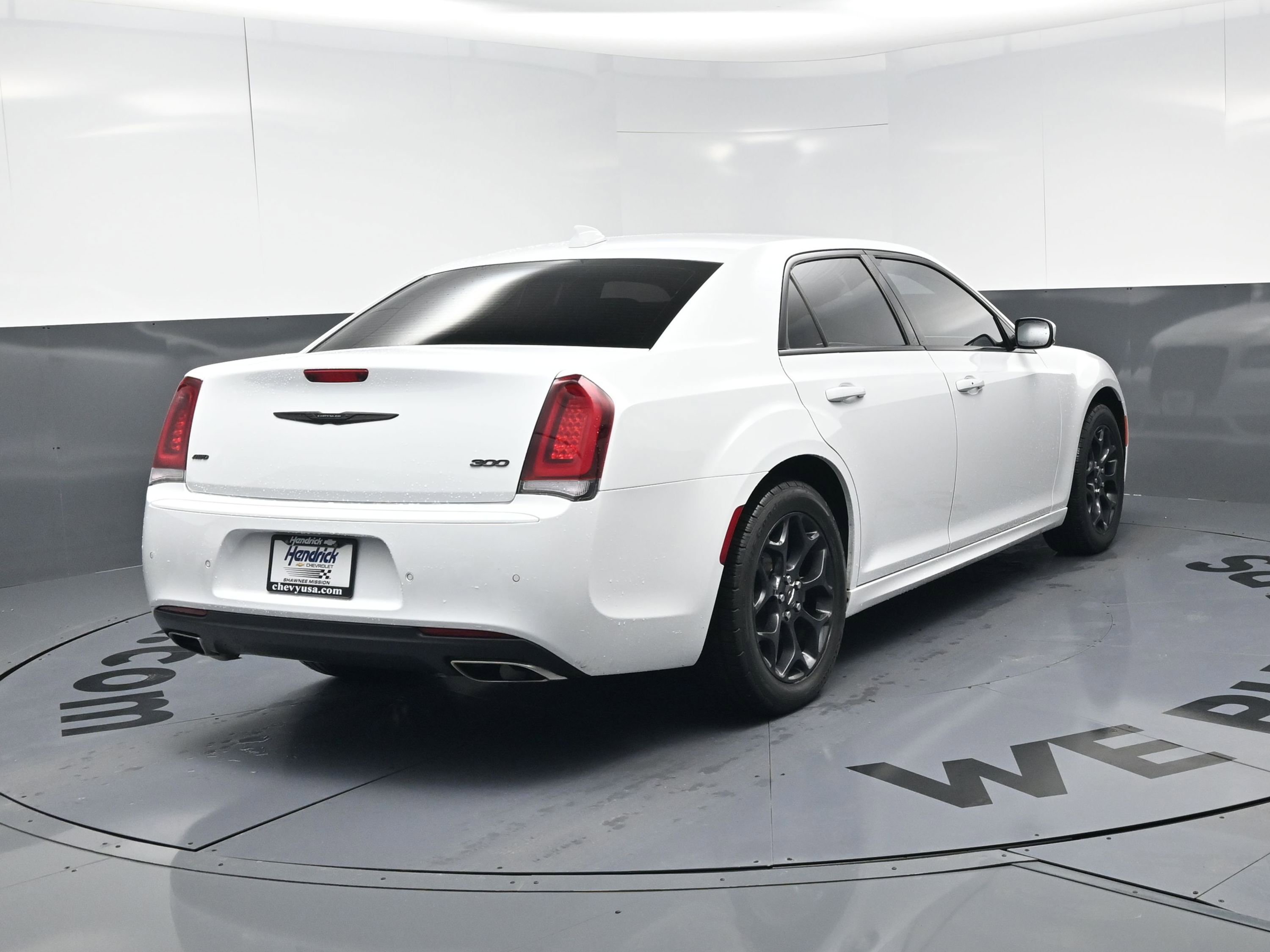 Used 2023 Chrysler 300 Touring L w/ Comfort Group image 9