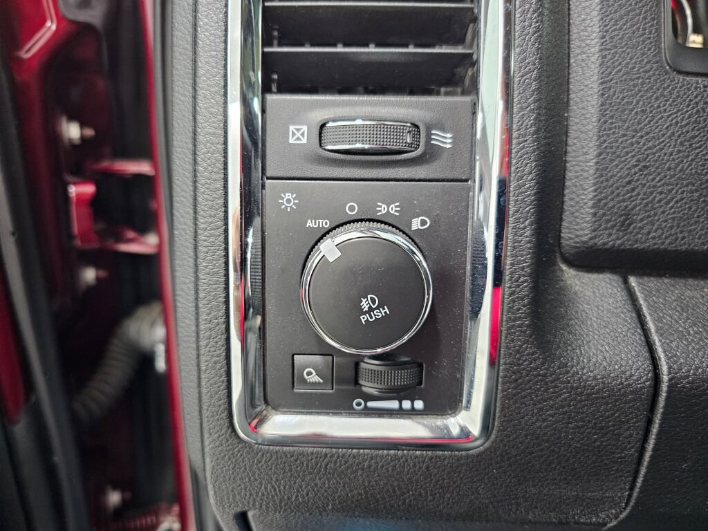 Used 2017 RAM 1500 Laramie w/ Convenience Group AWD/4WD image 25