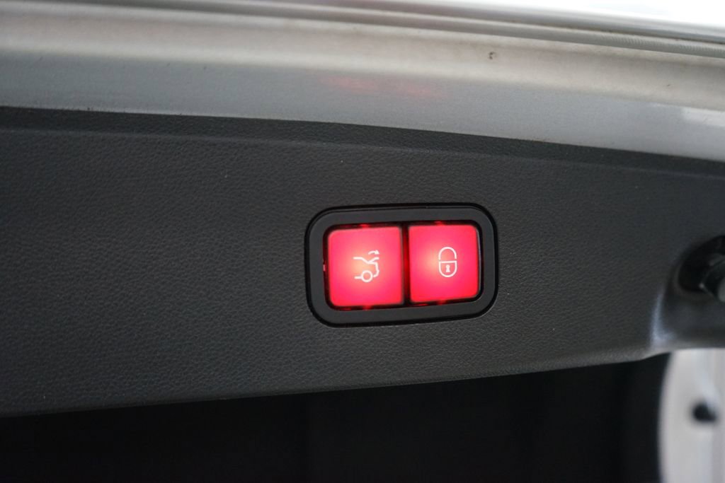 Used 2014 Mercedes-Benz E 350 4MATIC Sedan image 54