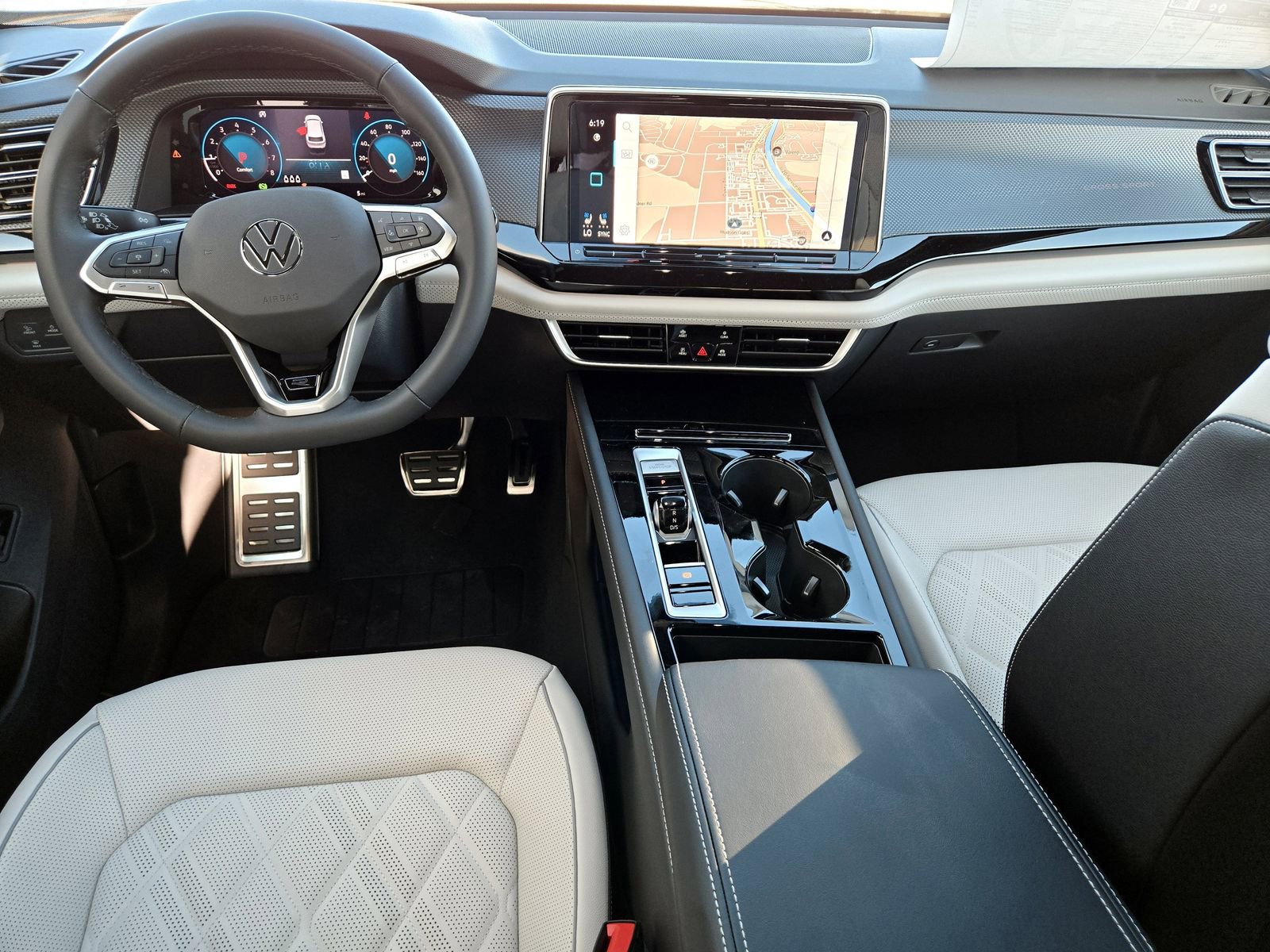 Used 2025 Volkswagen Atlas Cross Sport SEL Premium R-Line image 8