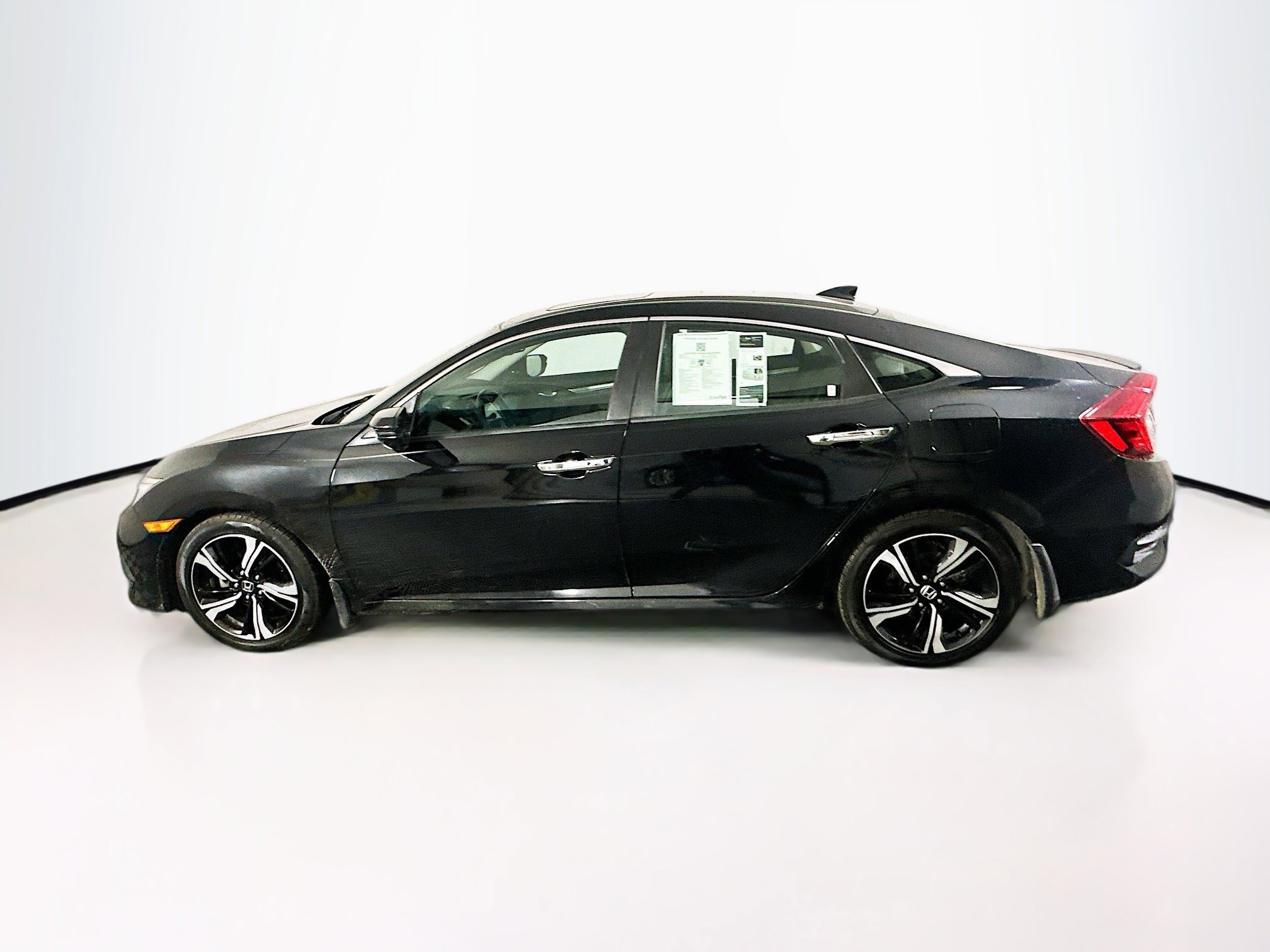 Used 2016 Honda Civic Touring image 4