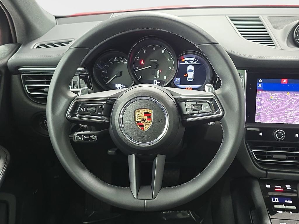 Used 2025 Porsche Macan AWD/4WD image 13