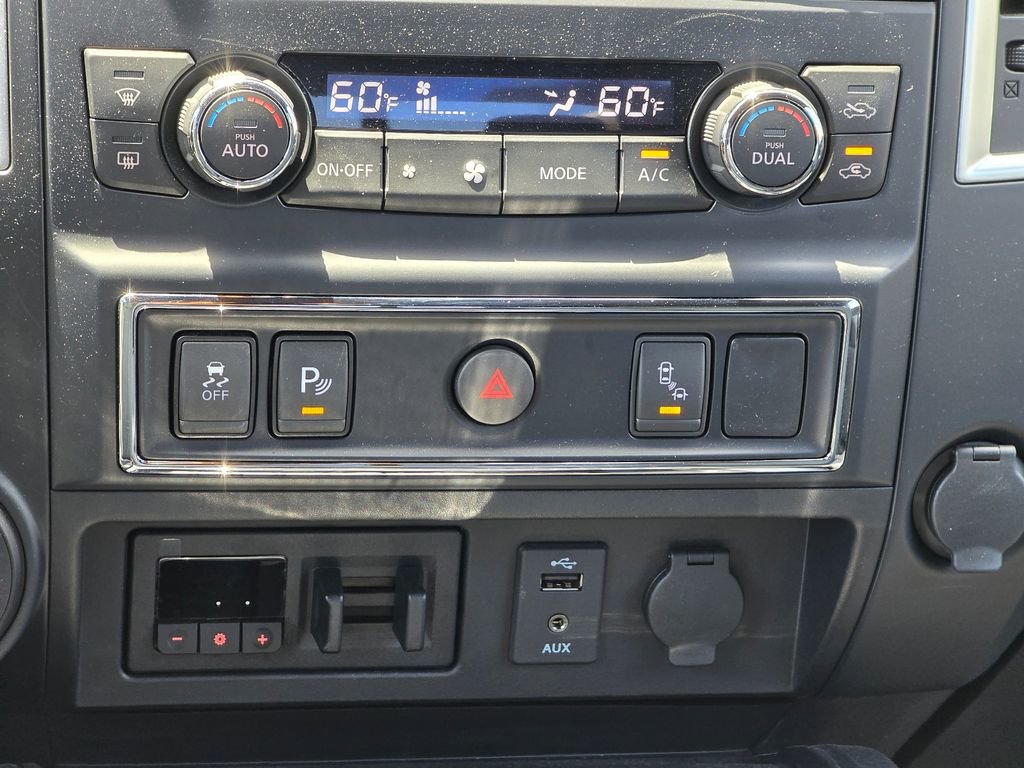 Used 2018 Nissan Titan SV w/ SV Convenience Package AWD/4WD image 18