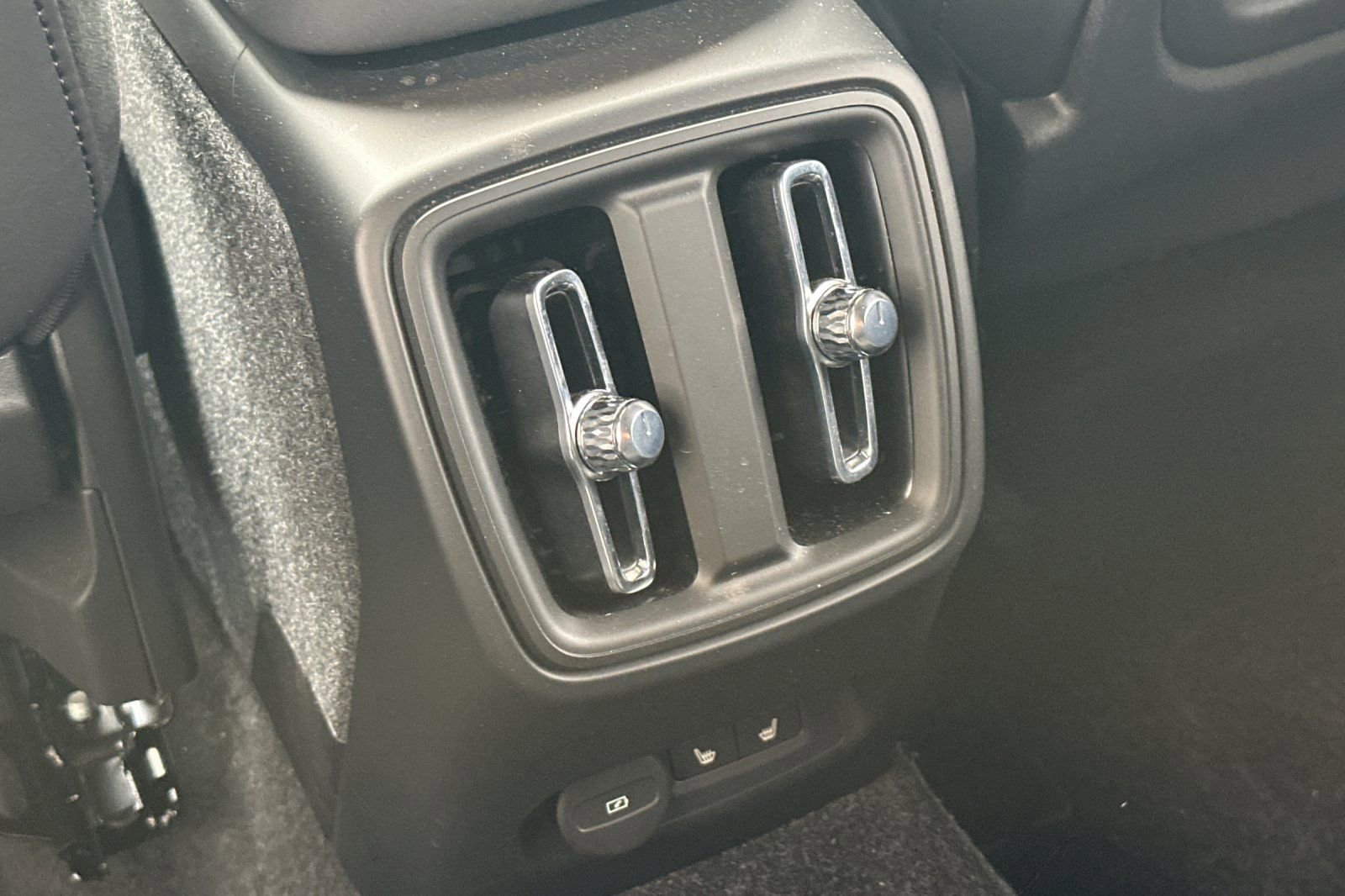 Used 2024 Volvo XC40 Recharge Ultimate w/ Protection Package Premier image 14