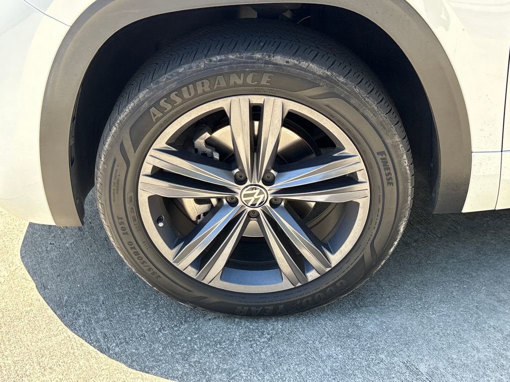 Used 2021 Volkswagen Atlas Cross Sport SE w/ V6 Towing Package image 11