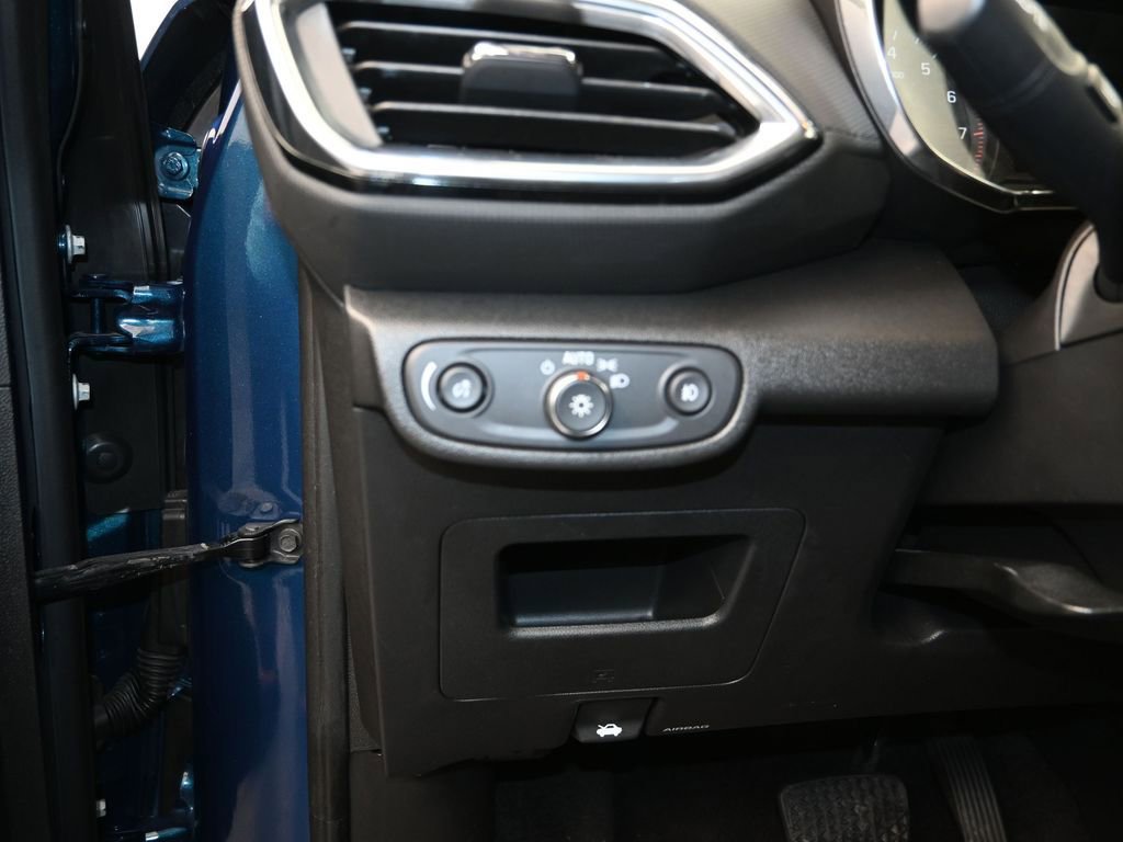 Used 2021 Chevrolet TrailBlazer LT w/ Convenience Package FWD image 12