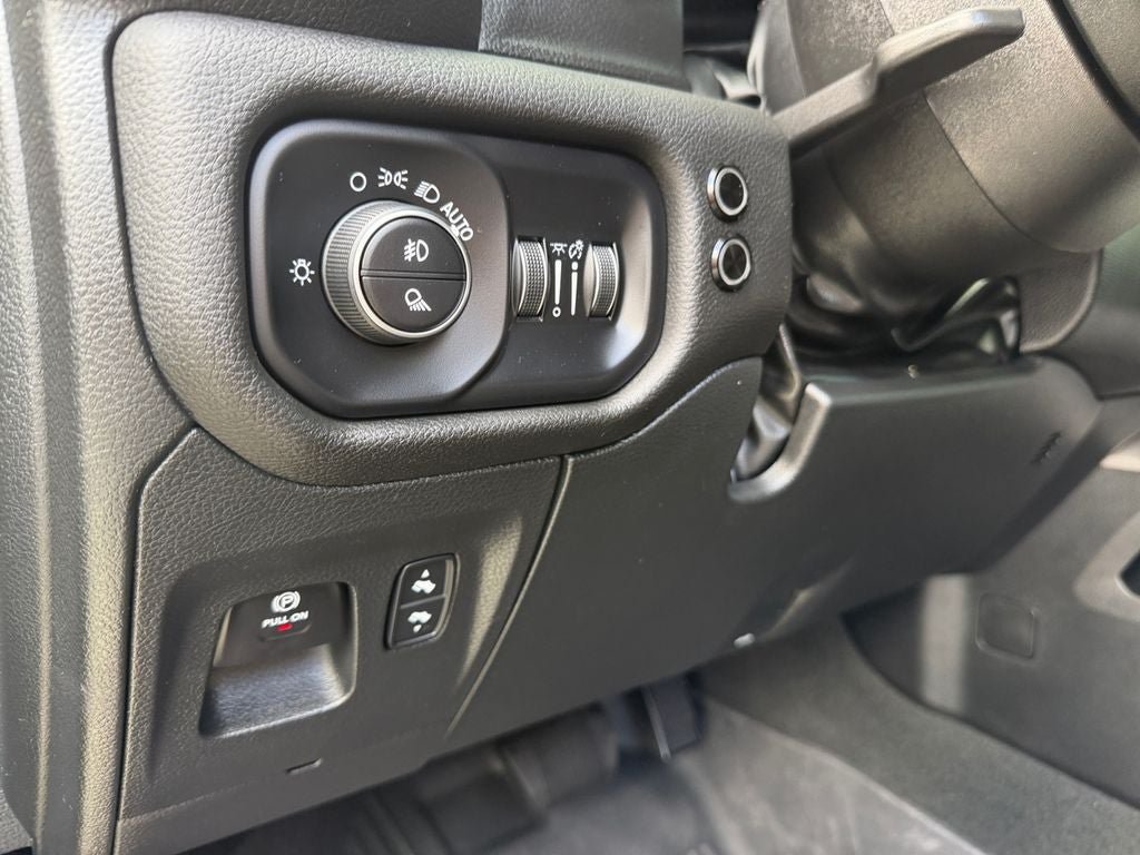 Used 2024 RAM 1500 Laramie AWD/4WD image 19