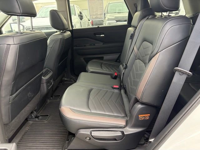Used 2023 Nissan Pathfinder Platinum w/ Lighting Package (N93) AWD/4WD image 18