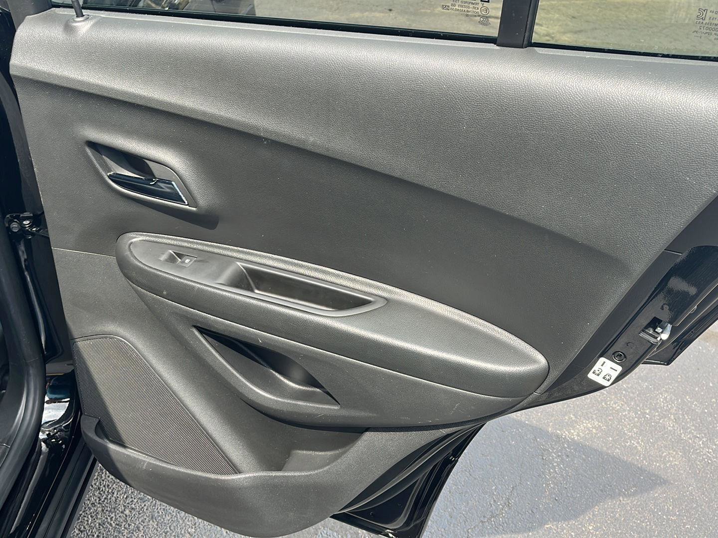 Used 2022 Chevrolet Trax LT w/ Driver Confidence Package image 24